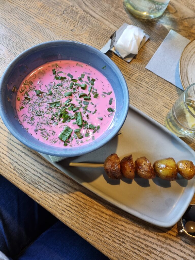 Cold Beetroot Soup - Lithuanian Šaltibarš?iai 