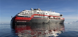 MS Fridtjof Nansen by  Espen Mills / Hurtigruten fotograf